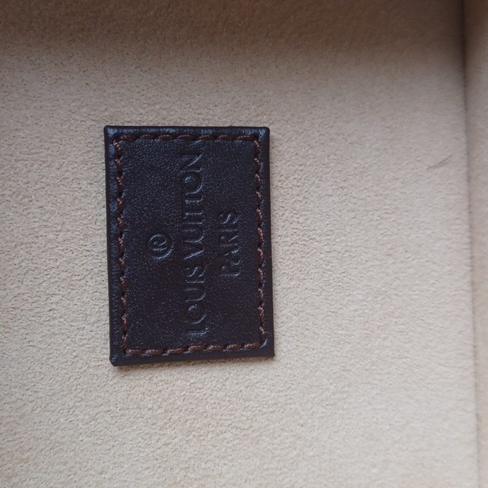 Authentic Louis Vuitton Montre Quartz Watch- Complete Set - Picture 9 of 11